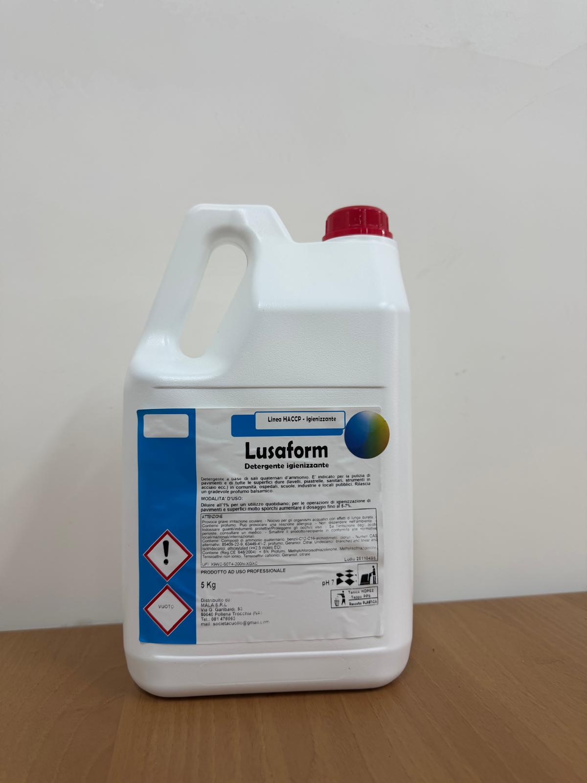 Detergente a base di sali quaternari d'ammonio lusaform